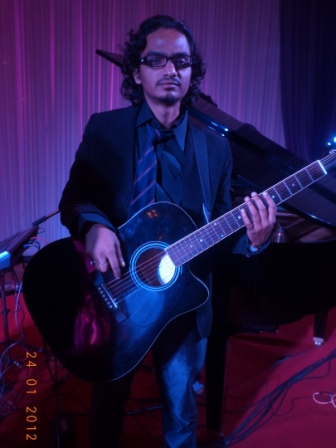 male guitar players ajmer